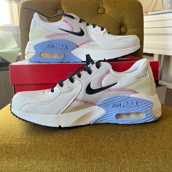 New With Box Women’s Nike Air Max Excee in Sail/ Off Noir-Alabaster size 10 - Picture 10 of 11